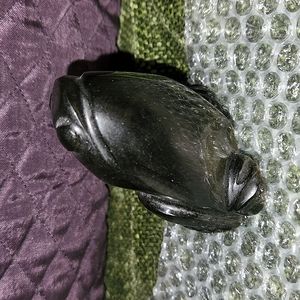 Onyx Frog statue